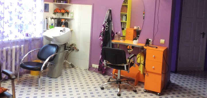 Салон краси «Акваріум» на Троєщині у Києві. Записуйтесь до перукаря з акції.