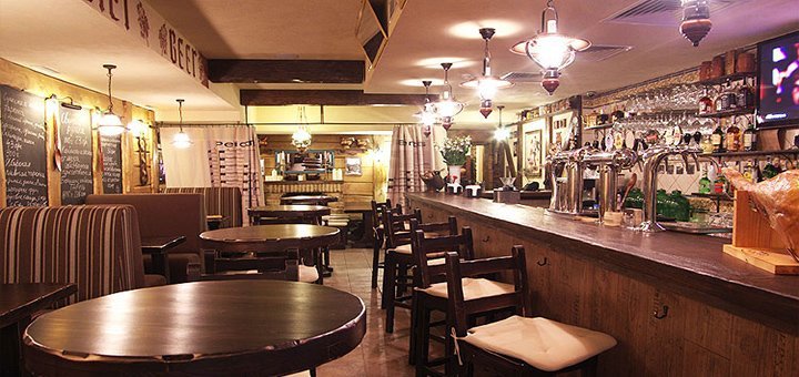 The atmosphere of the restaurant "Black Pig". Discounts on all dishes