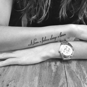 Tattoos on the arm in the beauty studio "Polaris" in Nikolaev. Do according to the action.