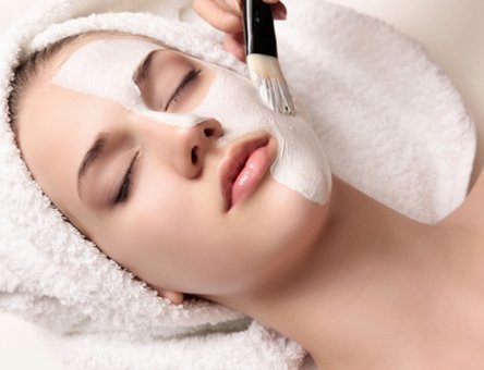 Irina ovrutskaya beautician in kiev. carry out express care for your skin type according to the action.