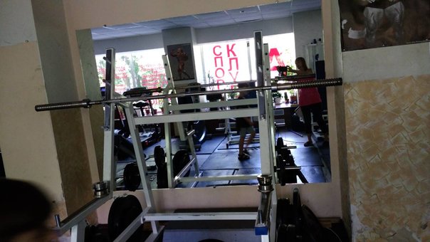 Strength training in the gym of the sports club «Athlete» in the Dnieper. Buy a subscription for the promotion.