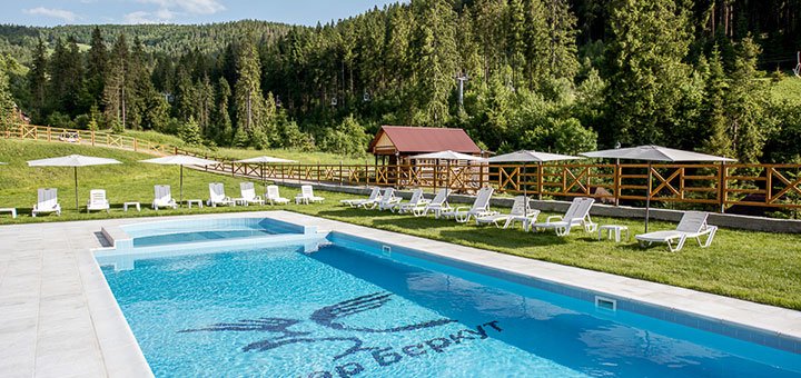 Колиба в готельно-ресторанному комплексі «Захар Беркут» у Волосянці під Славському. Бронюйте готель в Карпатах зі скідкой.1