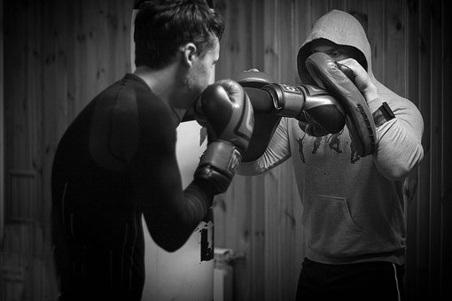 Бокс у клубі «Fight Club Friends» у Києві. Оплачуйте персональні тренування з акції.