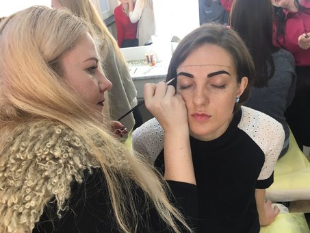 Make-up artist in the salon «NStudio» Nikolaev. Sign up for a visage with a discount
