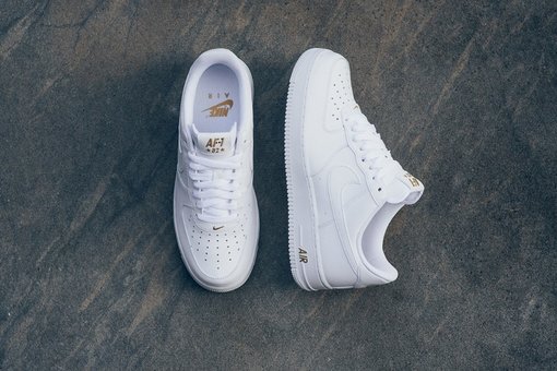 Оригинальные кроссовки Nike в Интернет-магазине «Sole». Купить оригинальные кроссовки Nike по акции.