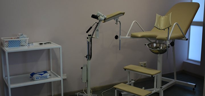 Обстеження у отоларинголога та видалення вушних пробок у центрі «VV Clinic»