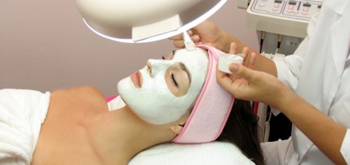 Calendula-Beauty-Room – студія краси в Броварах. Записуйтесь на контурну пластику губ по акції. 8