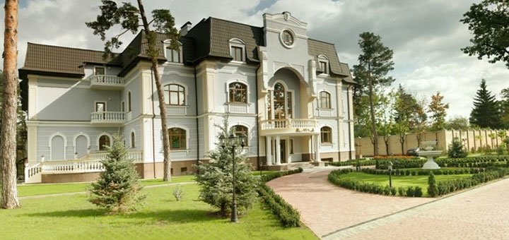 Готельно-ресторанний комплекс «Гостиний двір 1812». Забронювати номер зі знижкою. Недорогі готелі під Києвом.