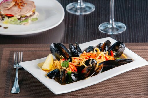 All dishes of the chotiri season restaurant are on offer. buy at a discount
