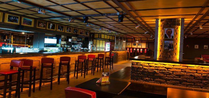 Зал «Англия» в Beer&Blues Art Pab в Виннице. Бронируйте столик со скидкой.