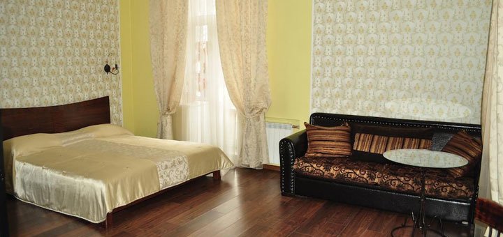 Room at the Khreschatyk Guest House in Kiev. Book a room at the Guest House Khreschatyk hotel at a discount. Hotels in the center of Kiev.