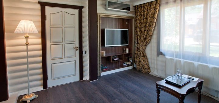 Room at the hotel of the hotel and restaurant complex "4 seasons". Book a room at a discount. Hotels near Kiev are inexpensive.