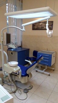 Professional teeth cleaning using polishing rubber bands dentist Maxim Rudoy in Odessa. Sign up for the promotion.