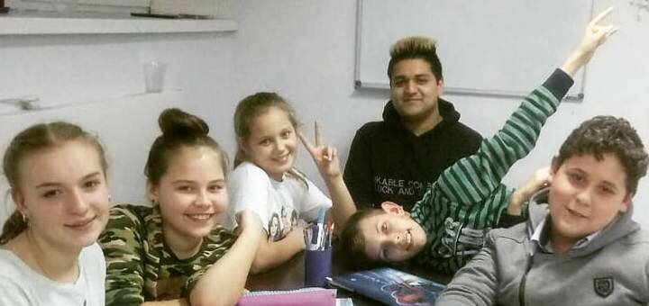 Английский язык с носителем языка в «English School» в Днепре. Записаться на бесплатный урок сейчас. 