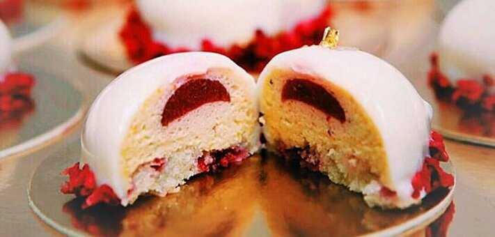 Discount cakes at vacak confectionery shop