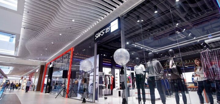 Low prices sports shop "saks'85"
