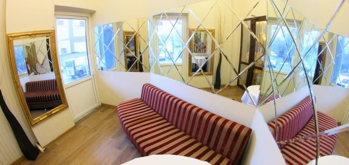 Кімната переговорів в ресторані під куполом