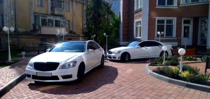 Прокат автомобилей представительского класса в компании AlexCars Одесса. Заказывайте аренду автомобиля по акции.