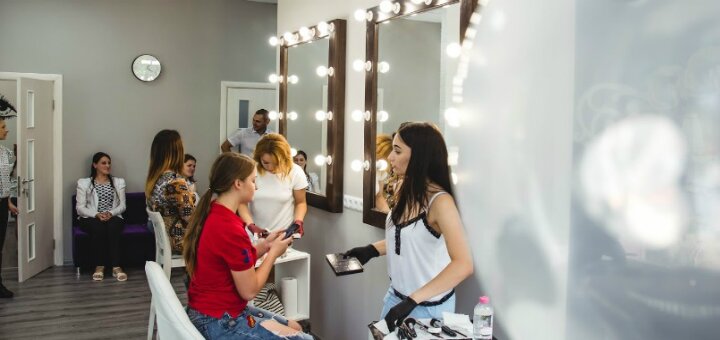 Discounts beauty salon and manicure school &quot;kristal&quot;