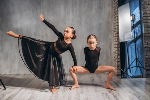 Contemporary в «Lysokon Dance Studio» в Киеве. Записаться в школу танцев по скидке.