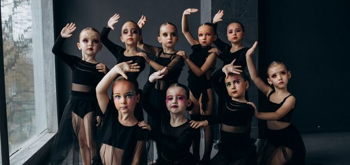 Занятия современными танцами в «Lysokon Dance Studio» в Киеве. Записаться в школу танцев по скидке.