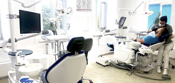 Dentistry &quot;lovestom&quot; in kharkov. sign up for a promotion.
