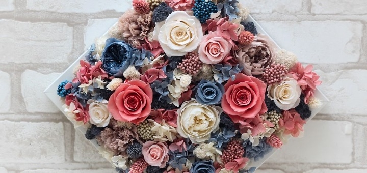 Design bouquets from the «Floretta» company. order at a promotional price.