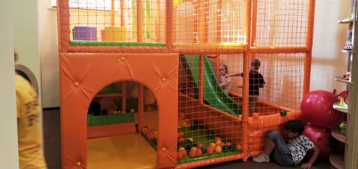 Семейное кафе Family Palace Kazka, развлечения 