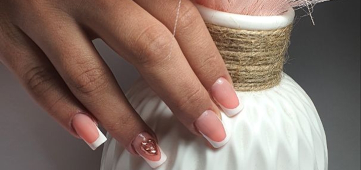 Майстер манікюру Олена. Відвідуйте по акції 3