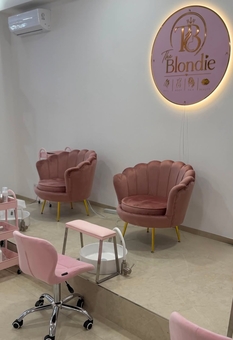 Салон красоты и эстетики тела The Blondie. Посещайте по акции 35