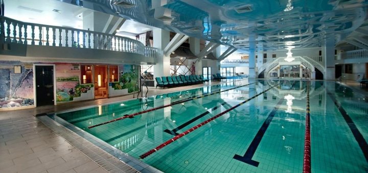 Бассейн в SPA-отеле «Променад» в Трускавце. Бронируйте гостиницу со скидкой.