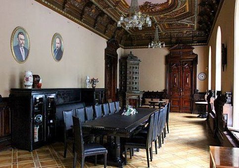 Экскурсия Дворцы и замки Печерска с компанией «Secret City» в Киеве. Бронируйте билеты по акции.
