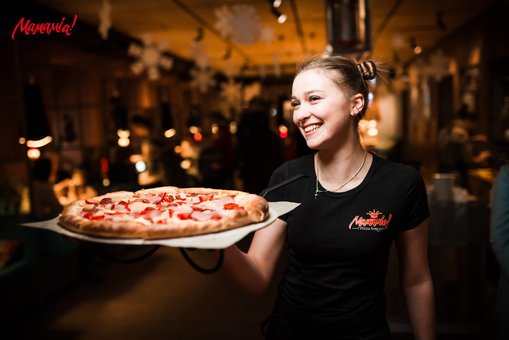 Pizzeria &quot;mammamia!&quot; book a table for the promotion. order pizza at a discount.