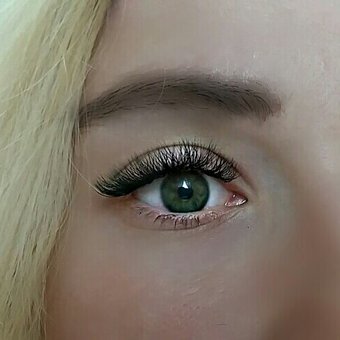 Eyelash extension 4D in the Chery beauty salon in Odessa. Sign up for a discount.