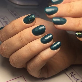 Маникюр с покрытием гель лак в салоне «Chic Nail Bar» в Киеве. Записывайтесь по скидке.