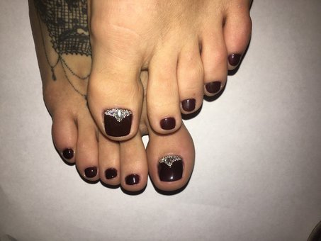 Pedicure with gel polish coating in the «Figura» beauty salon in Kryvyi Rih. Sign up for the promotion.
