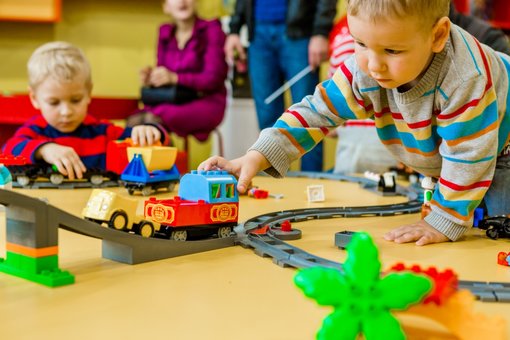 Children's photo shoots for the family-owned Le Joy library in the Dnieper. Order by stock.