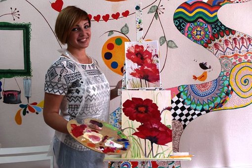 Busy painting at the creative studio "Bezmezhnist" near Kiev. Sign up for a promotion