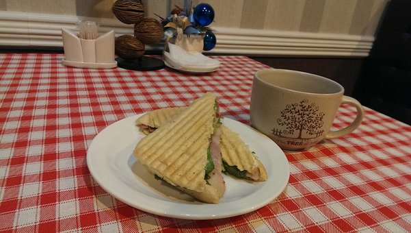 Sandwiches from the pizzeria "Home pizzeria" in Kiev. Order by promotion
