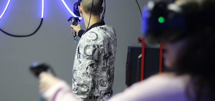 VR helmet rental at the MirVR club in Odessa. Pay for the promotion.