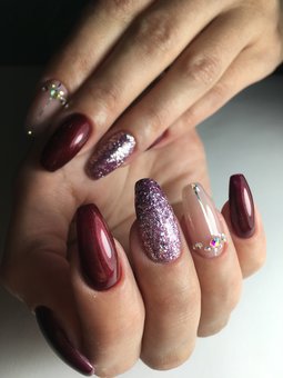 Coating nails with shellac in the Beauty Pro salon in Kharkov. Order by promotion