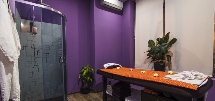 Thai massage for shares in the Amari salon