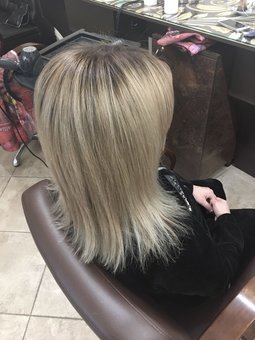 Мелірування волосся в салоні краси «Lady Victoria» у Дніпрі. Записуйтесь до перукаря з акції.