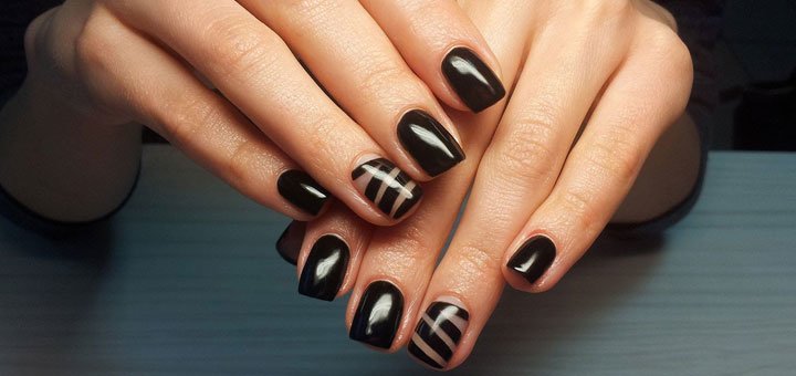 Манікюр в студії «Black & White»