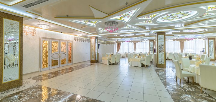 Банкетний зал в ресторані в будинку відпочинку «Султан» в Дніпрі. Ск