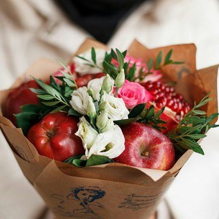 Fruit and flower bouquets "Fruits & Flowers Market" in the Dnieper. Order by promotion.