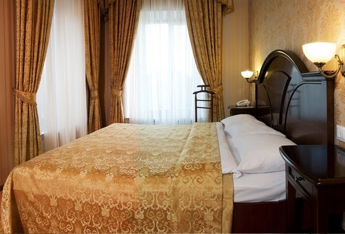 Discounts on holidays at the Royal Street Hotel 12
