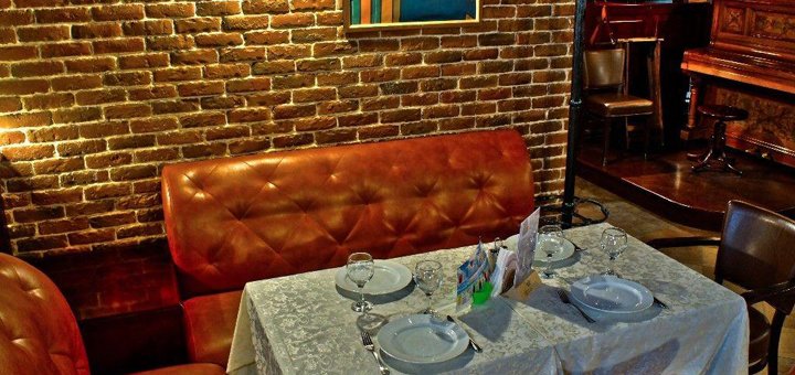 Уютная атмосфера ресторана «Diner» в Киеве. Заказать столик по акции