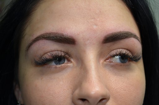 Eyelash extension at Anna Kolesnik's cosmetology studio in Kharkov. Sign up for a discount.