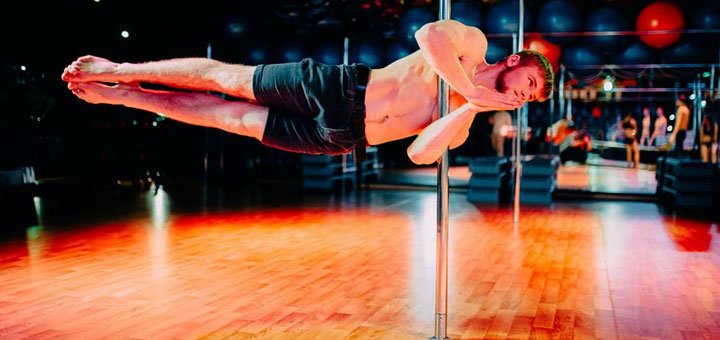 Тренер «Just Pole Dance Studio». Купить абонемент на занятия танцами по акции.